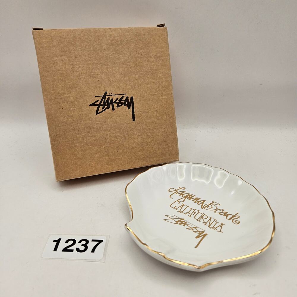 STUSSY LAGUNA BEACH CERAMIC SEASHELL ASHTRAY WHITE INTERNATIONAL 138785